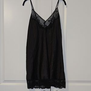 Oscar de la Renta Elegant Black Lace Trim Chemise